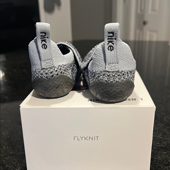 Nike Kids Flyknit Shoes - Black and Gray - Picture 7 of 8